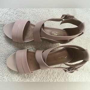 Women’s Clarks Wedge Strappy Sandals, Pink 8 M, Excellent Condition